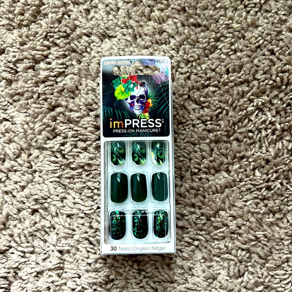 Impress press on manicure